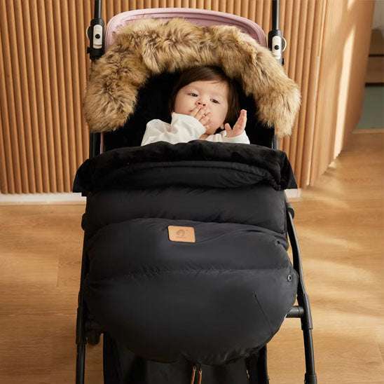 Chancelière épaisse pour bébé installée dans une poussette, parfaite pour les sorties hivernales par temps froid et neigeux-sphere de maman-nourrison