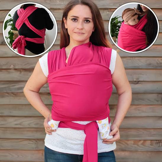 Maman portant son nouveau-né dans une écharpe ergonomique-sphere de maman-nourrison

