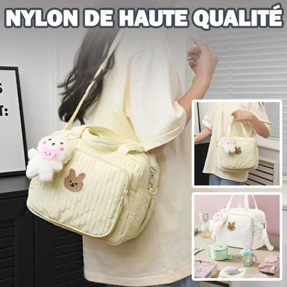 Sac à langer Nounous utilisé lors d’une sortie en famille-sphere de maman-nourrison