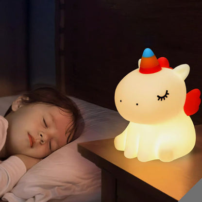 Zoom sur la texture souple en silicone de la lampe de nuit licorne-sphere maman-nourrison