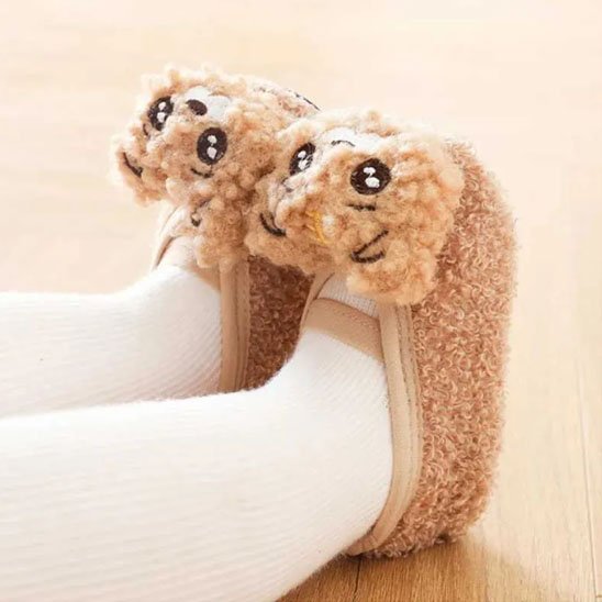 Chausson bebe design grenouille, épaisses et confortables pour premiers pas.