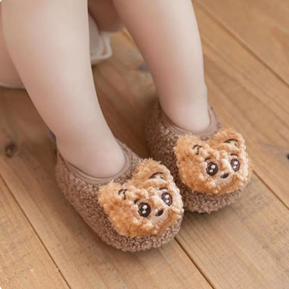 Chausson bebe en forme de grenouille verte, modèle antidérapant pour tout-petits.