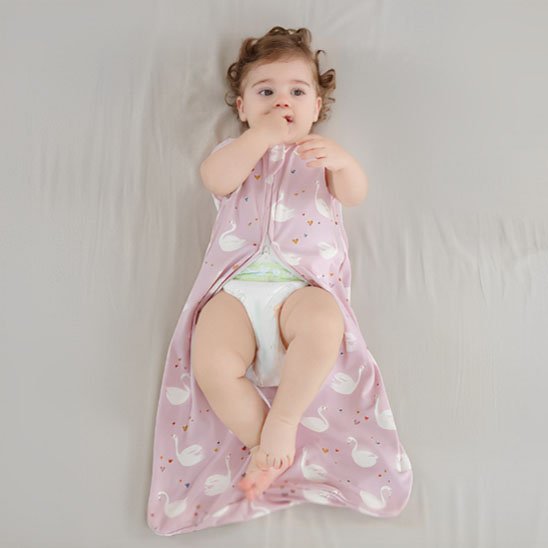 Gigoteuse bébé fin et confortable, cocon en coton doux idéal pour un sommeil sécurisé.