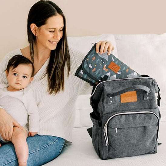 maman rangeant les effets de bébé dans le sac a langer multifonctionel-Sphere de maman-nourrison